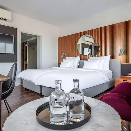 Radisson Collection Royal Hotel, Hotel