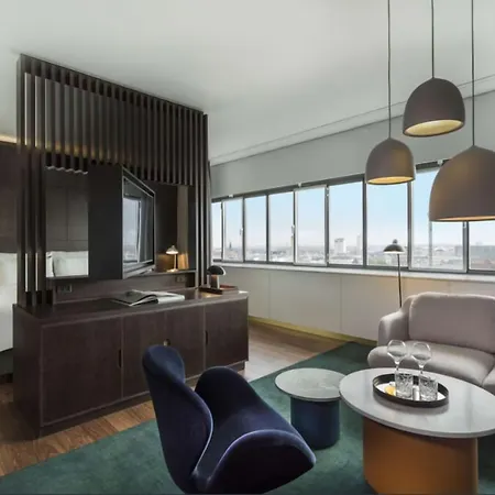 מלון Radisson Collection Royal Hotel,
