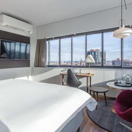 Radisson Collection Royal Hotel, Szálloda